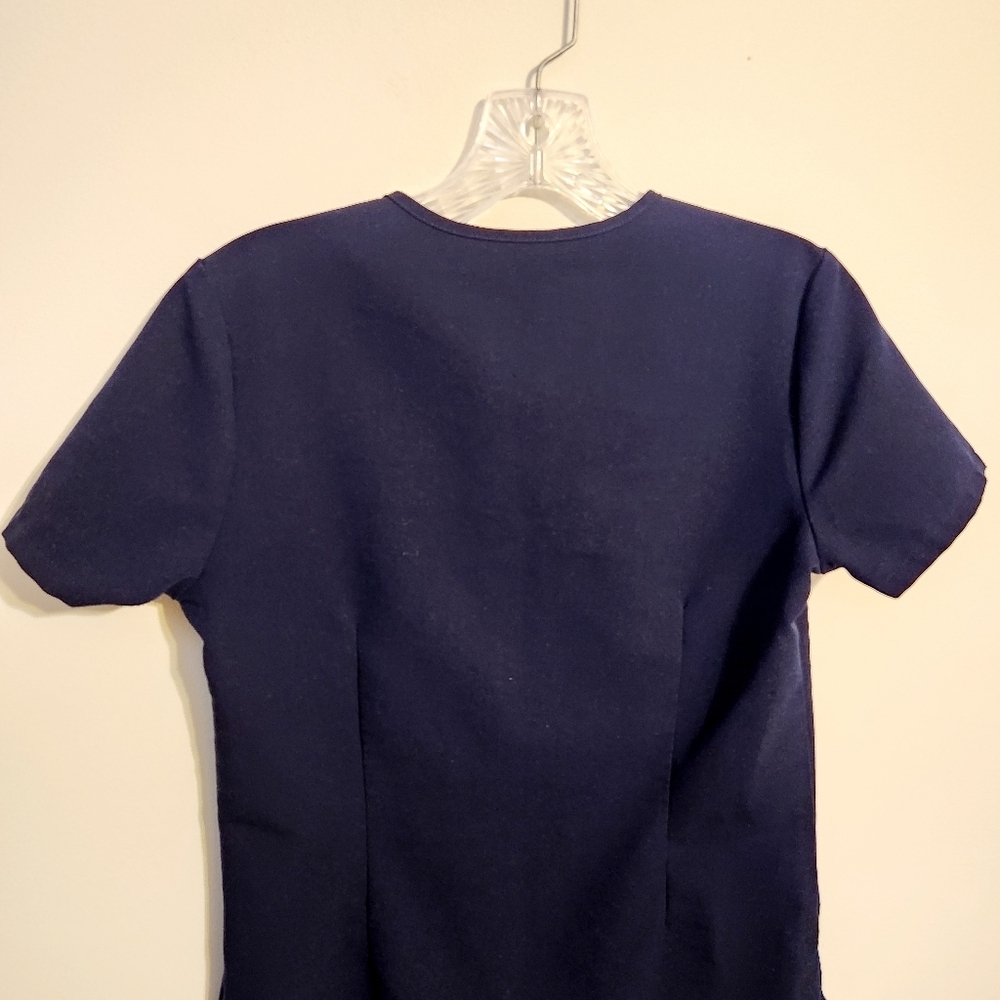 FIGS | Women's Navy Blue V-Neck One Pocket Catarina Scrubs Top (Size XXS) - Picture 10 of 12